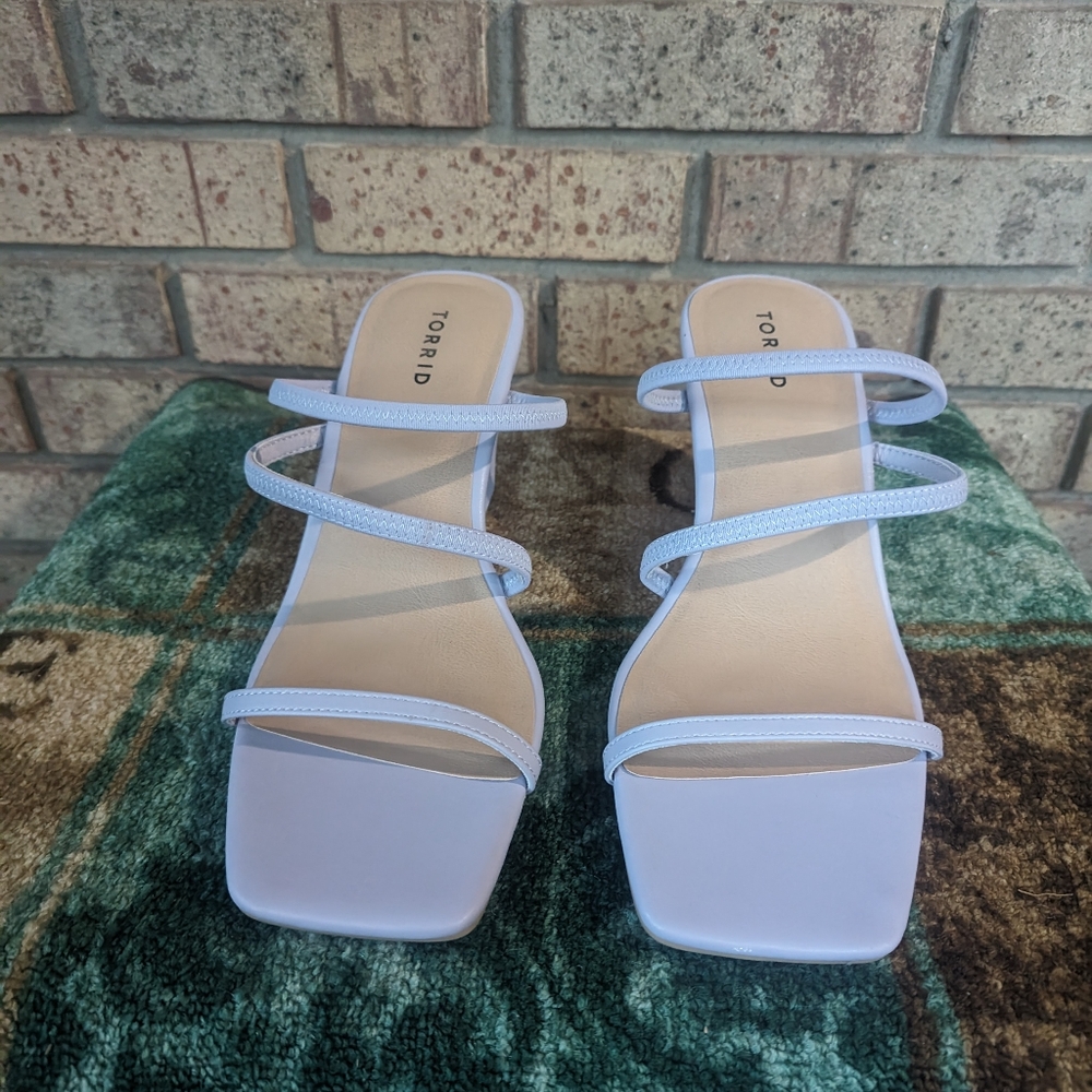 Torrid  13w lilac three strap wedges.